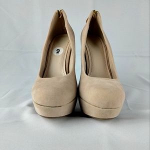 Bamboo 6 in heels size 9